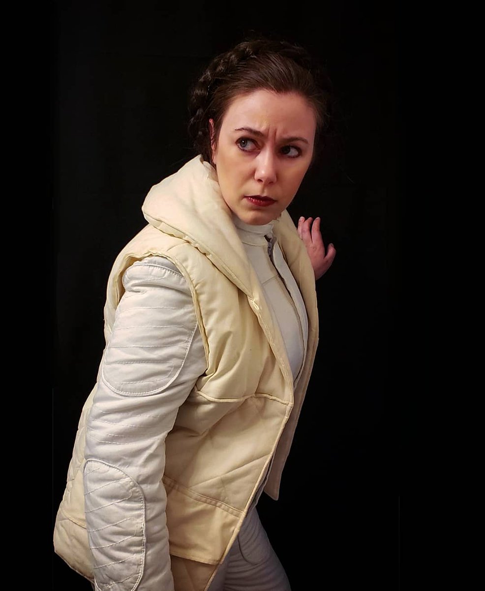 RoyalOwlRose's tweet photo. "Would it help if I got out and pushed?" 

I found the PERFECT lip shade for Hoth in my stash and I flipped out and had to do a quick shoot!

#leia #leiacosplay #princessleia #princessleiacosplay #carriefisher #carrieon #forcarrie #starwars #starwarscosplay #cosplay https://t.co/BIHkVPthzk