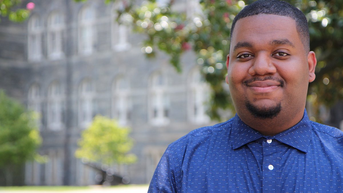 GUAlumni's tweet photo. #HoyaHighlight: Through creating and curating art, Kenlontaé Turner (G’19) pushes museums to give underrepresented voices a platform where their history and creativity can be fully realized and appreciated. Read more: https://t.co/mGc3lY8liO https://t.co/7svlF2wijN