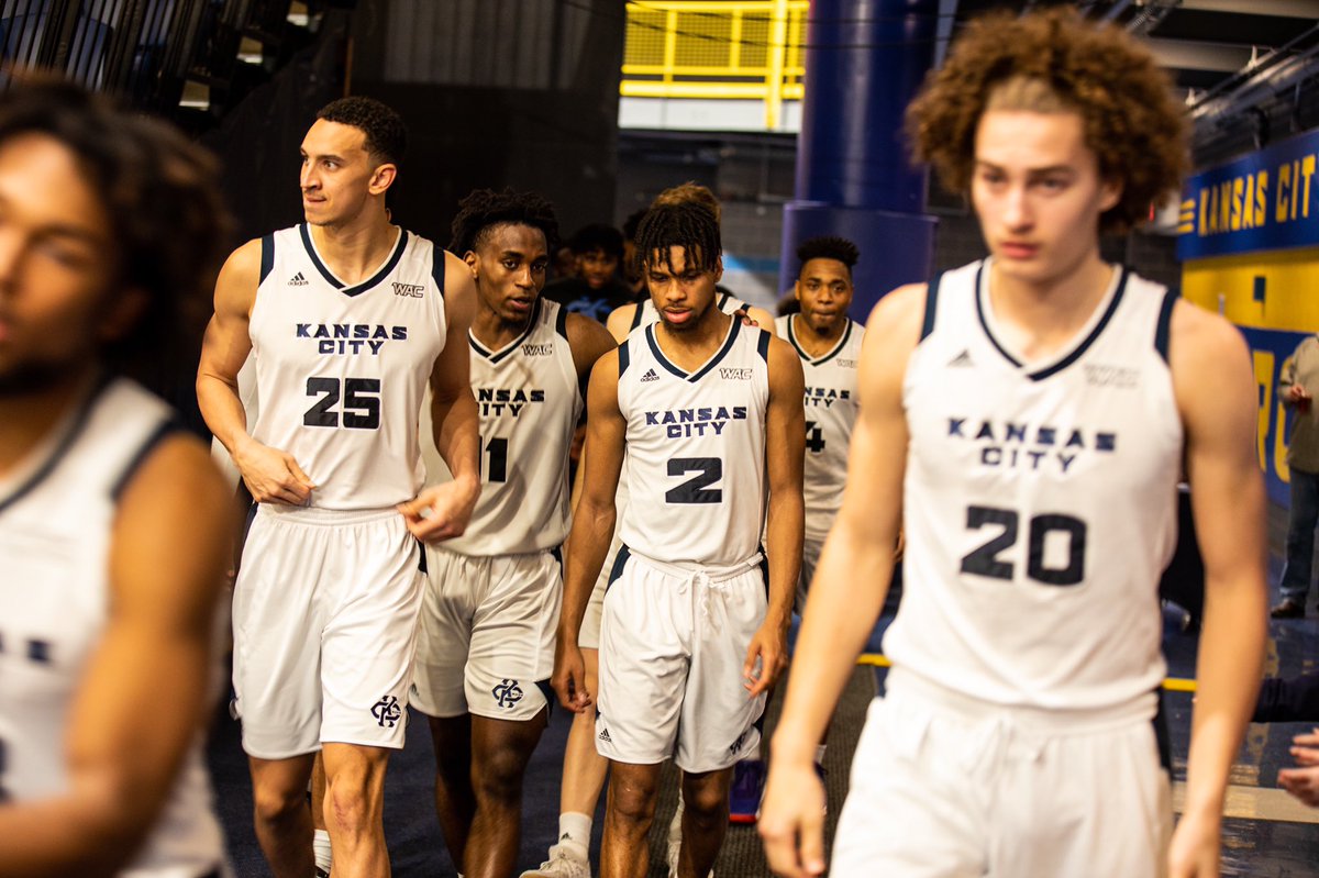 KCRoosMBB's tweet photo. Less than 24 hours away from gametime 🦘🔒 #FamilyFirstForever https://t.co/v1OGa6fvPp