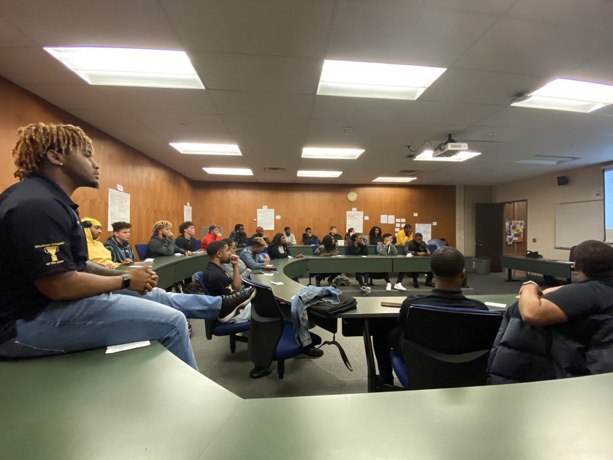 UTSANSBE's tweet image. Who’s ready for the next meeting? 🤯🤯🤯  The meeting we have this Thursday is very important!  #engineeringtherevolution #UTSAcareerfair #10kby2025