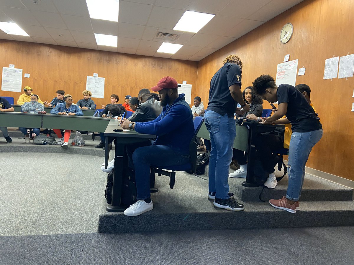 UTSANSBE's tweet image. Who’s ready for the next meeting? 🤯🤯🤯  The meeting we have this Thursday is very important!  #engineeringtherevolution #UTSAcareerfair #10kby2025