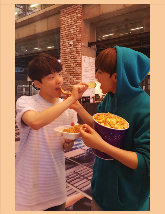 Denky_dc's tweet photo. What's pic that make you melting??
Chanie and Mingyunie ❤❤❤❤ @pledis_17 #SEVENTEEN #MINGYU #DINO #kpopfuture https://t.co/crB3kgdspO