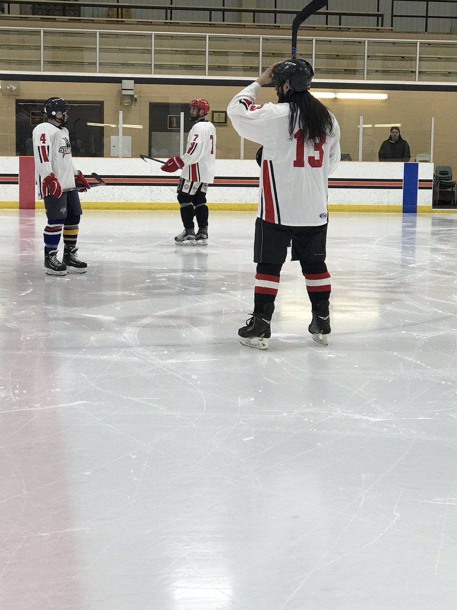 977HTZFM's tweet photo. a tough third period for the boys leads to a loss. Post game @PieGuysOfficial and @NickelBrookBeer will cure all. Plus helping @uwaysc and the after school matters program doesn’t hurt either #pieguystapandgrill #notjustpizza #regularsrock #59centwings #pitcherandpie #ourhomestc https://t.co/UnxRSjiaMx