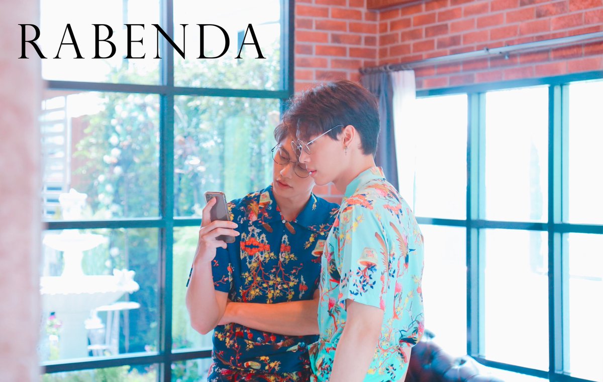 RabendaMagazine's tweet photo. 📣 Coming Soon แล้วจ้าแฟนๆ คนน่ารักจ๋า 😊 #RABENDAMAGAZINE #Issue2 ฉบับรับซัมเมอร์พาราไดซ์ ใกล้เปิดพรีแล้ว.. ขอบอกเลยว่าเล่มนี้แซ่บซี้ดสดใสซาบซ่า (แอบเอาภาพเบื้องหลังแฟชั่นมาสปอย) 🌻🌼🌸🌴แค่เห็นรูปก็อยากคว้าห่วงยางกระโดดลงทะเลแล้วววจ้าาา https://t.co/izDo7EjNFL