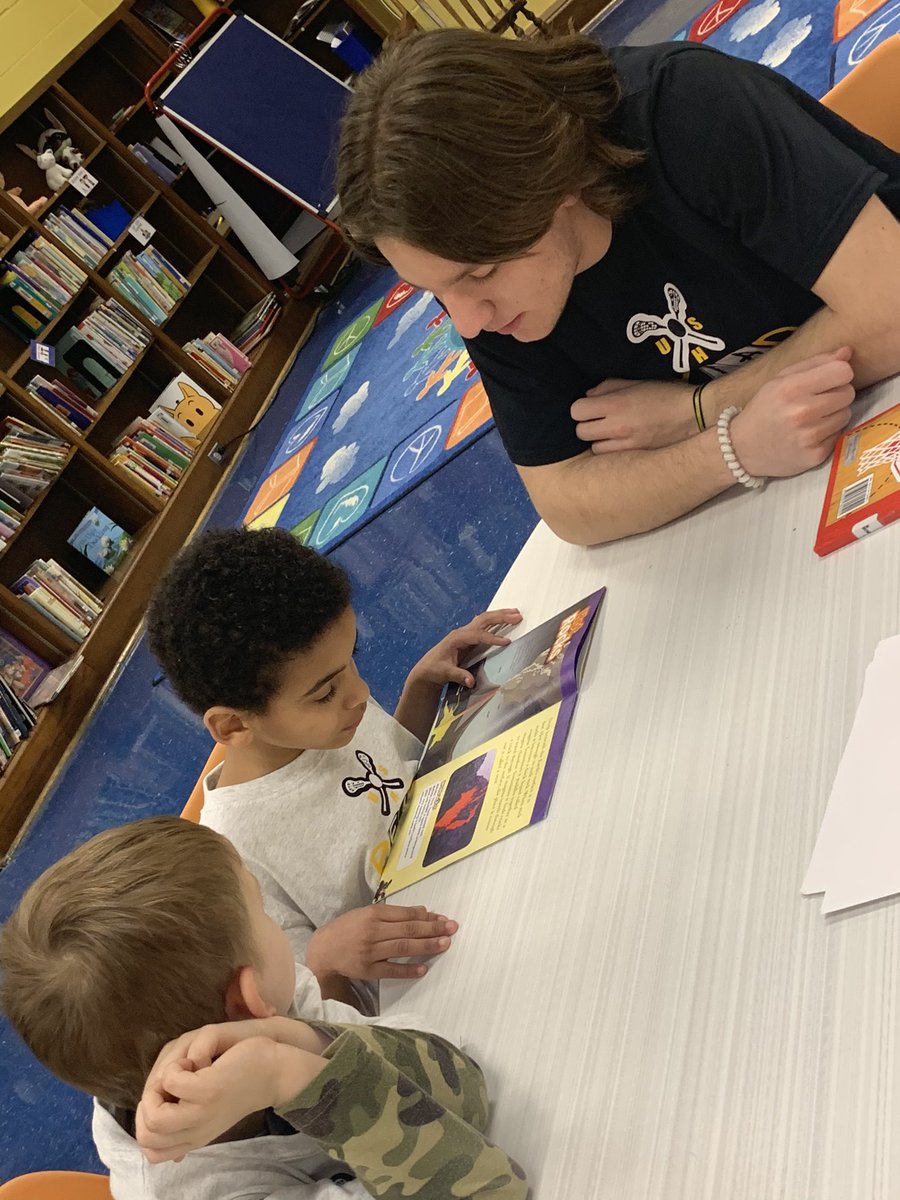 wyattmarsha1's tweet photo. Upperman Lacrosse @beeslax partnered up with Ss @BaxterPrimary as big brothers/sisters and read, had conversations with one another, and built relationships. https://t.co/wyq7rdv3dJ