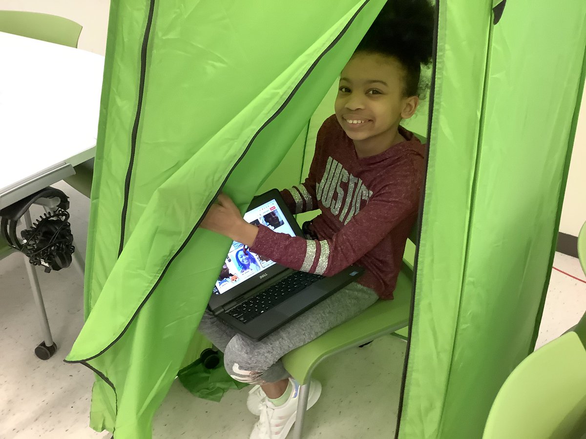 TeachSingleton's tweet photo. They Can’t Get Enough!!! Our @Flipgrid #GridPals Project with Oakley’s Student Council and @CultrofLearning in Abu Dhabi is going great! Round 1-Introductions...Round 2-Teachers vs Computers Debate...Round 3 Coming Soon! #OakleyTigersSoar https://t.co/57adxb99rr