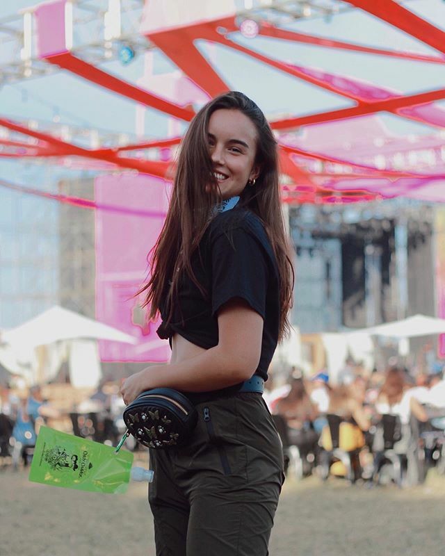 mintvanillablog's tweet photo. Por más días así de feliz 💛 Amooo los festivales de música, pero esta cañón la basura que se genera! Me regalaron este termito @brendaortizw y fue imposible encontrar garrafones para rellenarlo. Tuve que comprar una botella de agua. Se trata de busca… https://t.co/wZgevEcj5C https://t.co/p4VCmuYhw8