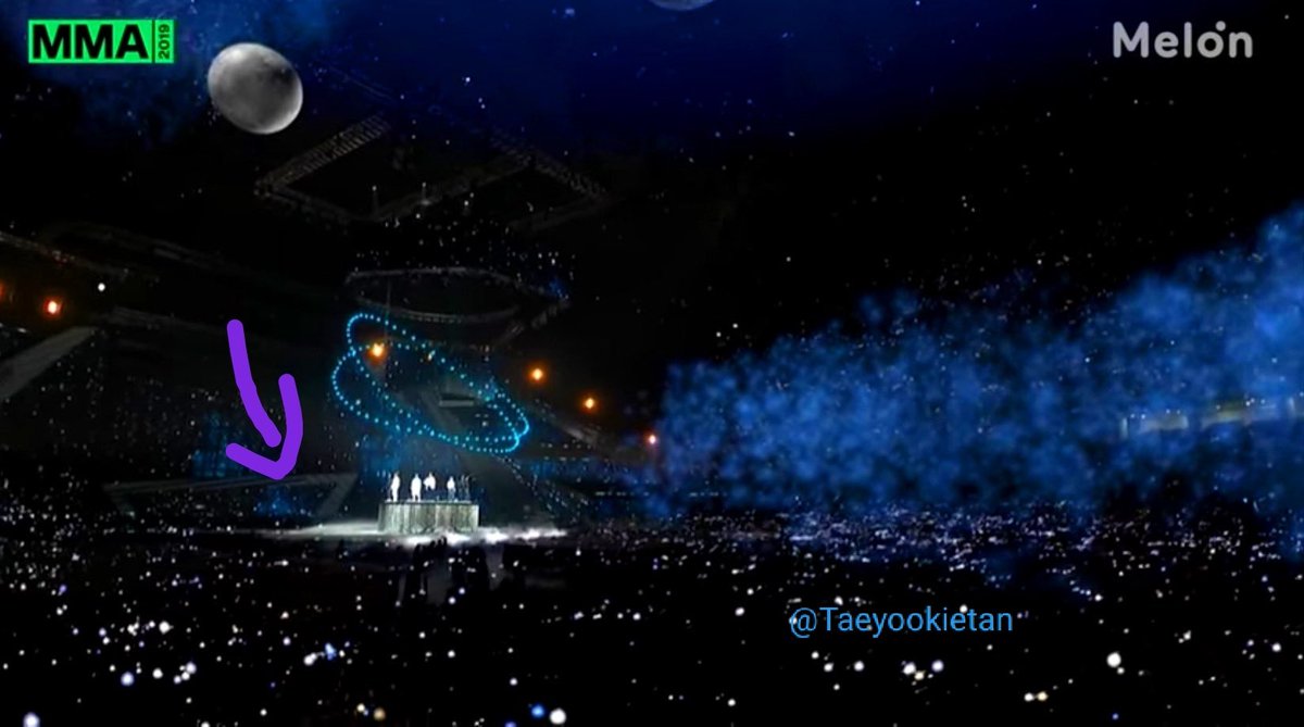 diam0ndarmy717's tweet photo. I was rewatching the 2019 MMA @BTS_twt performance... HOW DID I MISS THIS?? #7iscoming #4DAYSUNTIL7 https://t.co/15PE2lbr10