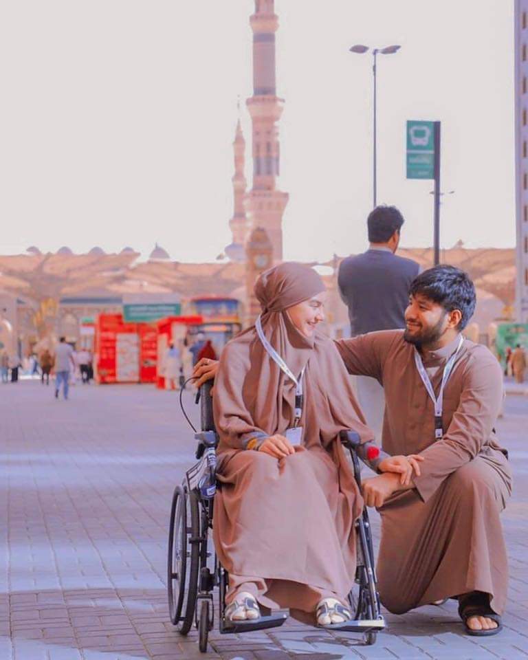 jentikhati's tweet photo. Semoga kita semua dimurahkan rezeki untuk menunaikan ibadah di tanah suci. 📿💕.

Dan, mendapat suami yang so sweet menjaga kita seperti ini.😘❤️. https://t.co/KxJNZNoZTt