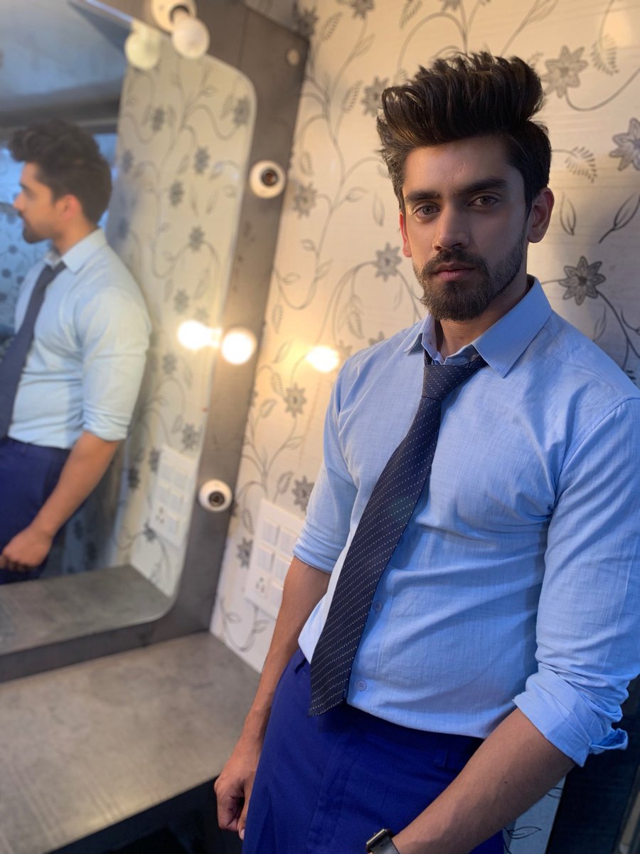Avinash_galaxy's tweet photo. How about some serious office guy look 😉 .. #formals #look #fashion #vibes #ootd #potd #casuals #blog #vanitydiaries #photoshoot ##instapic #love #blue #mensfashion #menstyle #classy #stylish #trend #potrait #waistcoat https://t.co/BCqjA6lGHU