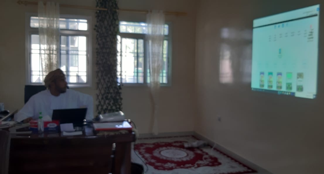 EduGovNbt2613's tweet photo. جانب من حضور الاستاذ سيف الدرمكي مشرف مادة الدراسات الإجتماعية بالمدرسة وذلك لمناقشة  نتائج الفصل الدراسي الأول في المادة.
كما تطرق الى مستجدات الزيارة الاشرافية والمحتوى الالكتروني للمناهج  الدراسية في البوابة التعليمية ..
#فعاليات_تعليمية_شمال_الباطنة https://t.co/dF53xKHBYJ