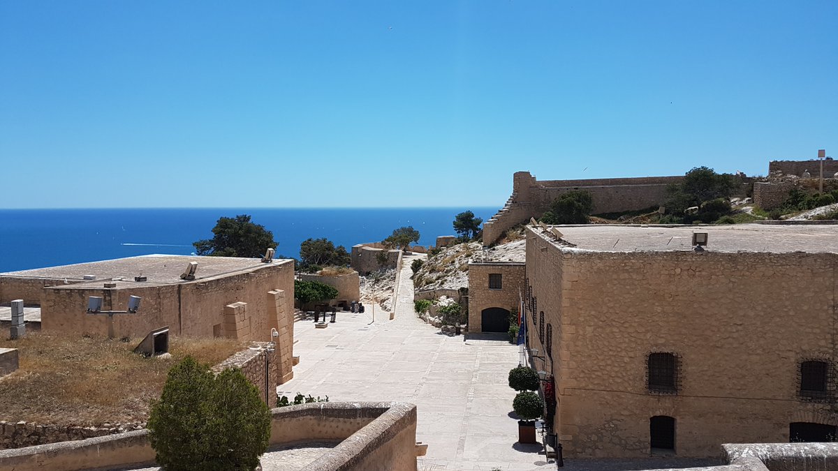 Alicante_City's tweet photo. #Rutaapie 👣por #CastillodeSantaBárbara para cargar pilas 🔋😉
Especialmente diseñada para #viajer@s que disponen de poco tiempo para conocer #Alicante 👇
https://t.co/hqIsjnOaUm
#EstoesAlicante #Alicantecity #Castillos #Castles #ThisisSpain #Spain #monuments https://t.co/jOF8ITeyZc