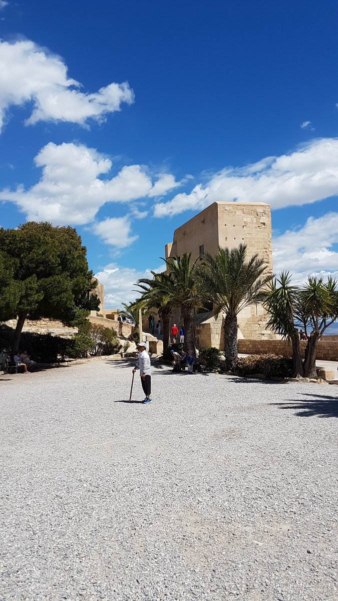 Alicante_City's tweet photo. #Rutaapie 👣por #CastillodeSantaBárbara para cargar pilas 🔋😉
Especialmente diseñada para #viajer@s que disponen de poco tiempo para conocer #Alicante 👇
https://t.co/hqIsjnOaUm
#EstoesAlicante #Alicantecity #Castillos #Castles #ThisisSpain #Spain #monuments https://t.co/jOF8ITeyZc