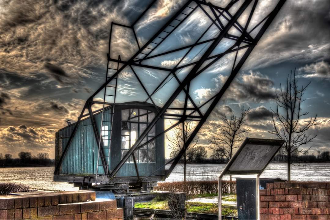 Stg_ActiefSpijk's tweet image. Wat een prachtfoto🤩🤩🤩
Mooi stukje geschiedenis van Spijk. " Het Kraantje" een eerbetoon aan de hardwerkende steenfabrieksarbeiders.
#spijk 
( fotograaf Ronald Böhm)