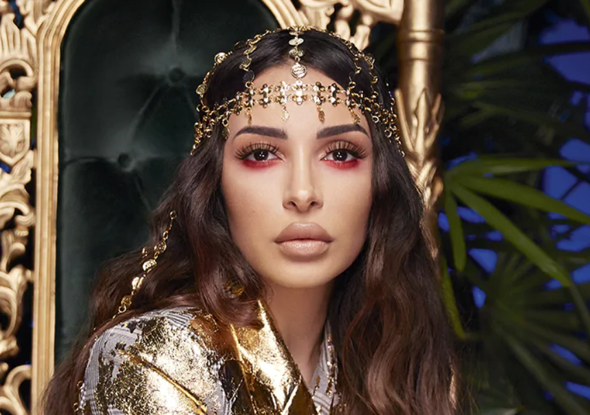 hivency_inactif's tweet photo. Sephora Collection a proposé à l’influenceuse beauté et lifestyle de renouveler leur collaboration. Une co-création unique et éphémère qui devrait s’arracher comme des petits pains. 💄 https://t.co/flavFle6ZL #Blog #collectioncapsule #sananas #beauty #cosmetique https://t.co/34gFIShRH6