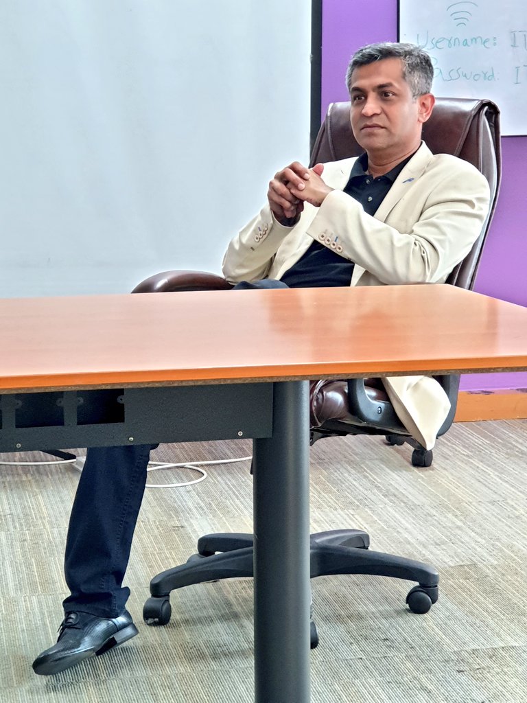 PITBIncubation's tweet photo. Our Popup Meetup guest Ahmed Hamdhan, Director Venture Desk in the house sharing his pearls of wisdom with our current founders!

He said just because something is being done before, you find a niche market where it isn't and make it bigger and better.

#cycle14 https://t.co/9dY07gX0o5
