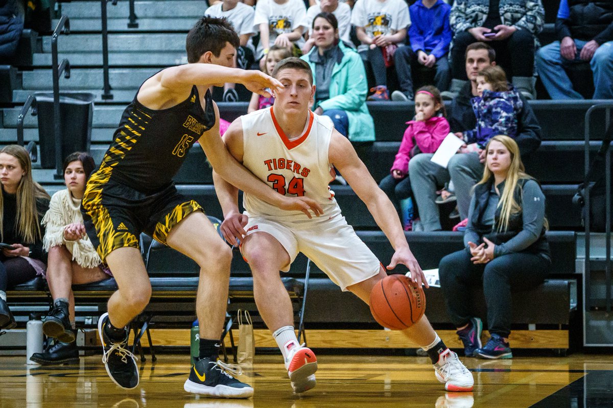 jahlquistPHOTO's tweet photo. .@lakecitybb beat @ByronHoops 67-55 tonight in Byron. PHOTO GALLERY -> https://t.co/Clbmehn3Ok via @PB_News https://t.co/GbMDj2dtxB