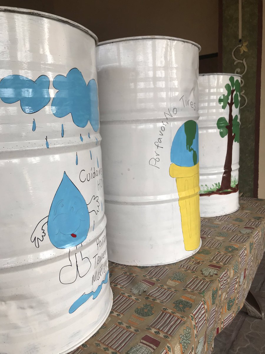 SuperFM995's tweet photo. Hoy @isf3 trabajó al lado de @claudiaVescoba1 y su pequeña Renata, preparando los botes de #NiñosSalvandoElPlaneta que se entregarán en #Cuatrocienegas #Coahuila Programa ambiental de SuperFM https://t.co/ENECrRTFq4