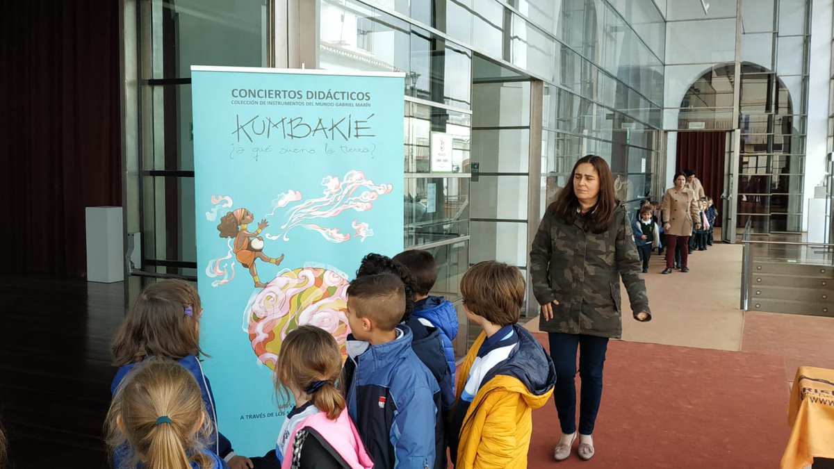 AytoVLZ's tweet photo. #Cultura 🏛️🏺
🔶Cientos de escolares disfrutan del concierto "Kumbakié" en el 🏛️ Teatro del Carmen; el espacio  escénico de referencia en nuestra ciudad que cada año recibe más visitantes 👏👏👏
#VélezMálagaSeMueve https://t.co/XxdJgw0OqA