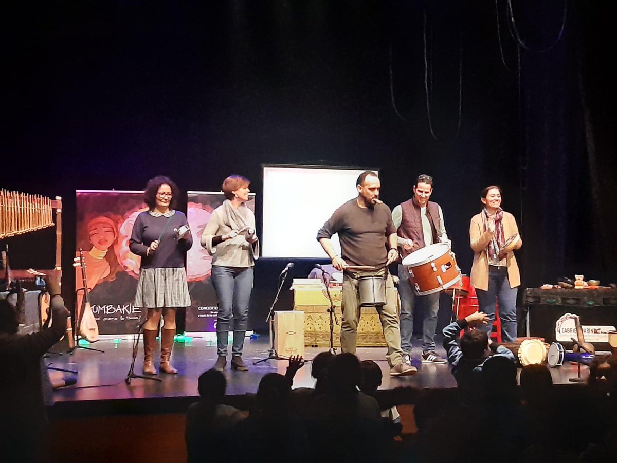 AytoVLZ's tweet photo. #Cultura 🏛️🏺
🔶Cientos de escolares disfrutan del concierto "Kumbakié" en el 🏛️ Teatro del Carmen; el espacio  escénico de referencia en nuestra ciudad que cada año recibe más visitantes 👏👏👏
#VélezMálagaSeMueve https://t.co/XxdJgw0OqA