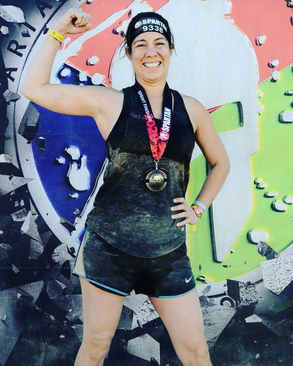 roxi_thompson's tweet photo. That's me swinging on rings, swimming through mud, and crawling under barbed wire!! ππͺπ
#spartanaz #firstspartanrace https://t.co/jEG2B4iaum