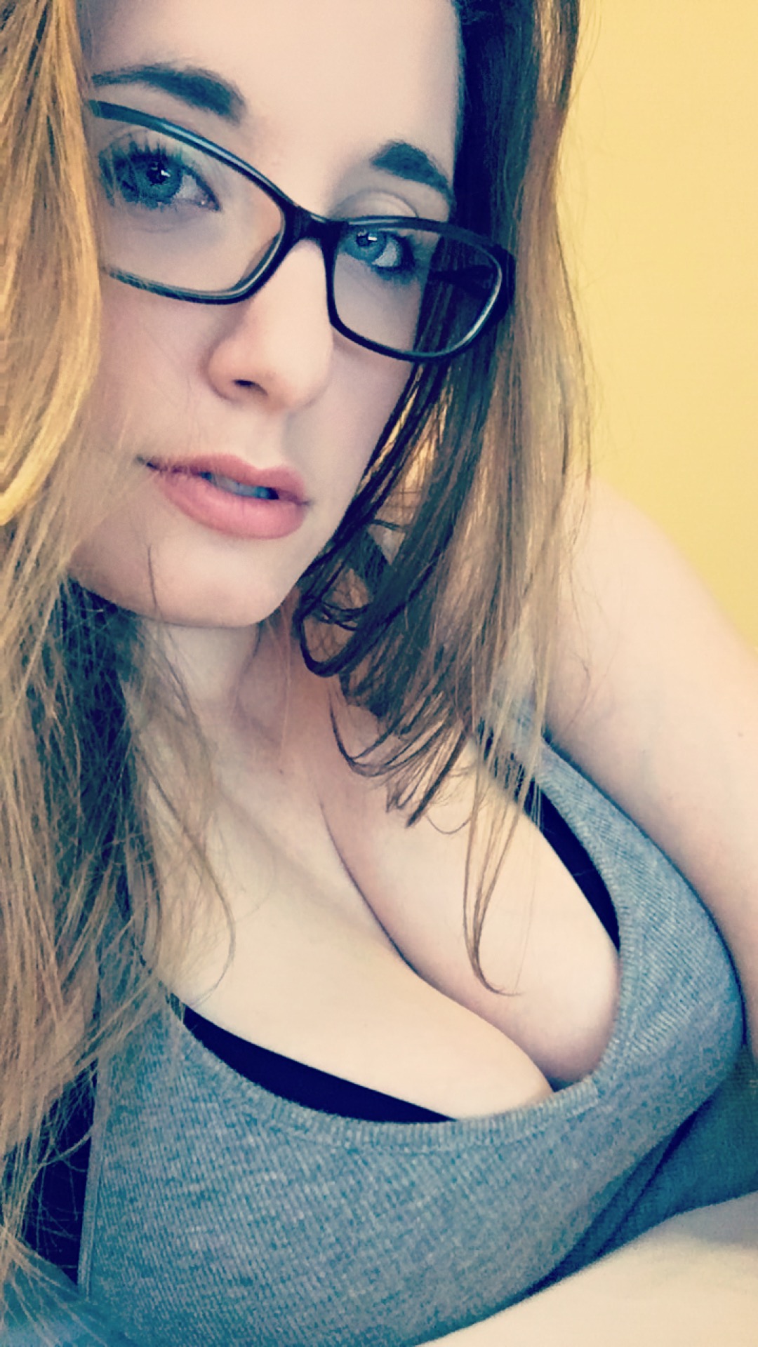 Twitter 上 的 Nova Harper."Just fuck me already https://t.co/0Mcrecs2h5 ...