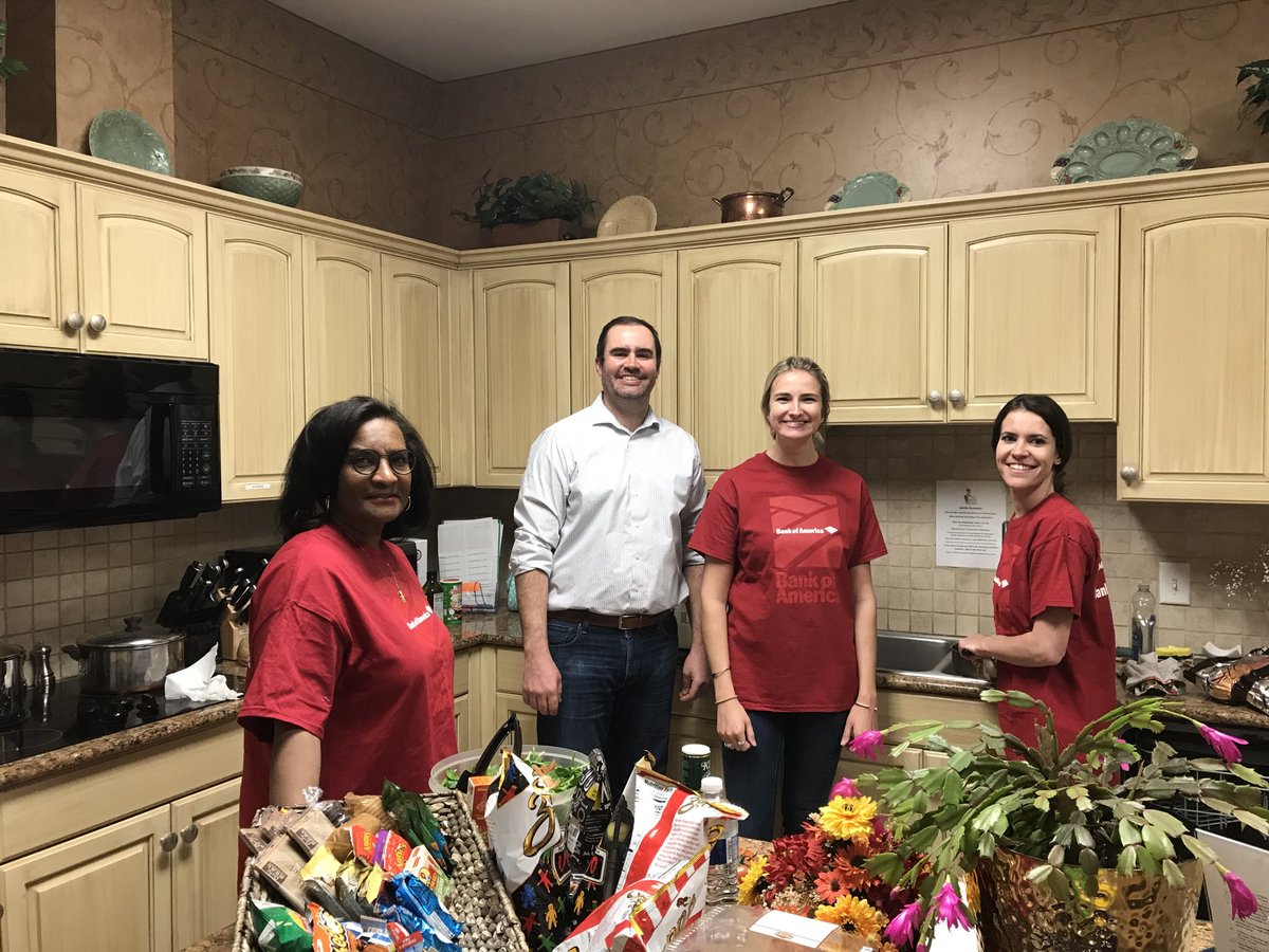 Great night with #bofavolunteers ⁦@DenverFisher⁩ House making meals for military families! Excited to be part of ⁦@BankofAmerica⁩ military employee network!