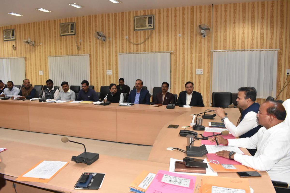 dmbulandshahr's tweet image. कलेक्ट्रेट सभागार में 14वें वित्त आयोग एवं अवस्थापना विकास निधि समिति की बैठक की। #Solid_Waste_Management, ट्रैफिक जाम की समस्या, शहर में जलभराव से मुक्ति दिलाने के लिए नाला निर्माण, सफाई व्यवस्था सुनिश्चित करने आदि व्यवस्था करने के निर्देश दिए।
@UPGovt  @CMOfficeUP  @InfoDeptUP