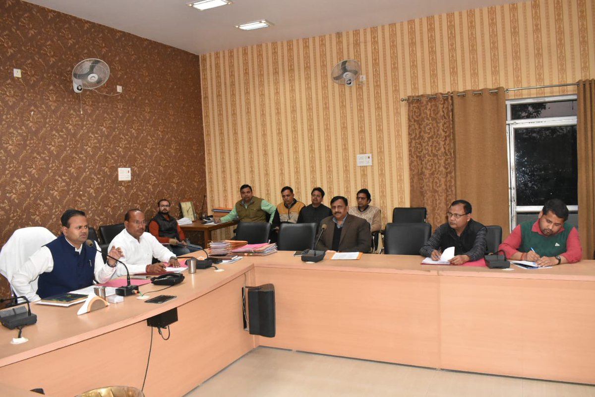 dmbulandshahr's tweet image. कलेक्ट्रेट सभागार में 14वें वित्त आयोग एवं अवस्थापना विकास निधि समिति की बैठक की। #Solid_Waste_Management, ट्रैफिक जाम की समस्या, शहर में जलभराव से मुक्ति दिलाने के लिए नाला निर्माण, सफाई व्यवस्था सुनिश्चित करने आदि व्यवस्था करने के निर्देश दिए।
@UPGovt  @CMOfficeUP  @InfoDeptUP