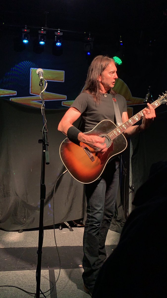 CampStar79's tweet image. Thank you ⁦@DamonJOfficial⁩ for putting on such an awesome show tonight ⁦@GreasyLuckNB⁩ song of the night was definitely #LeaveItAllBehind - please come back soon. And thanks for meeting up after the show. You couldn’t have been cooler #2Studs