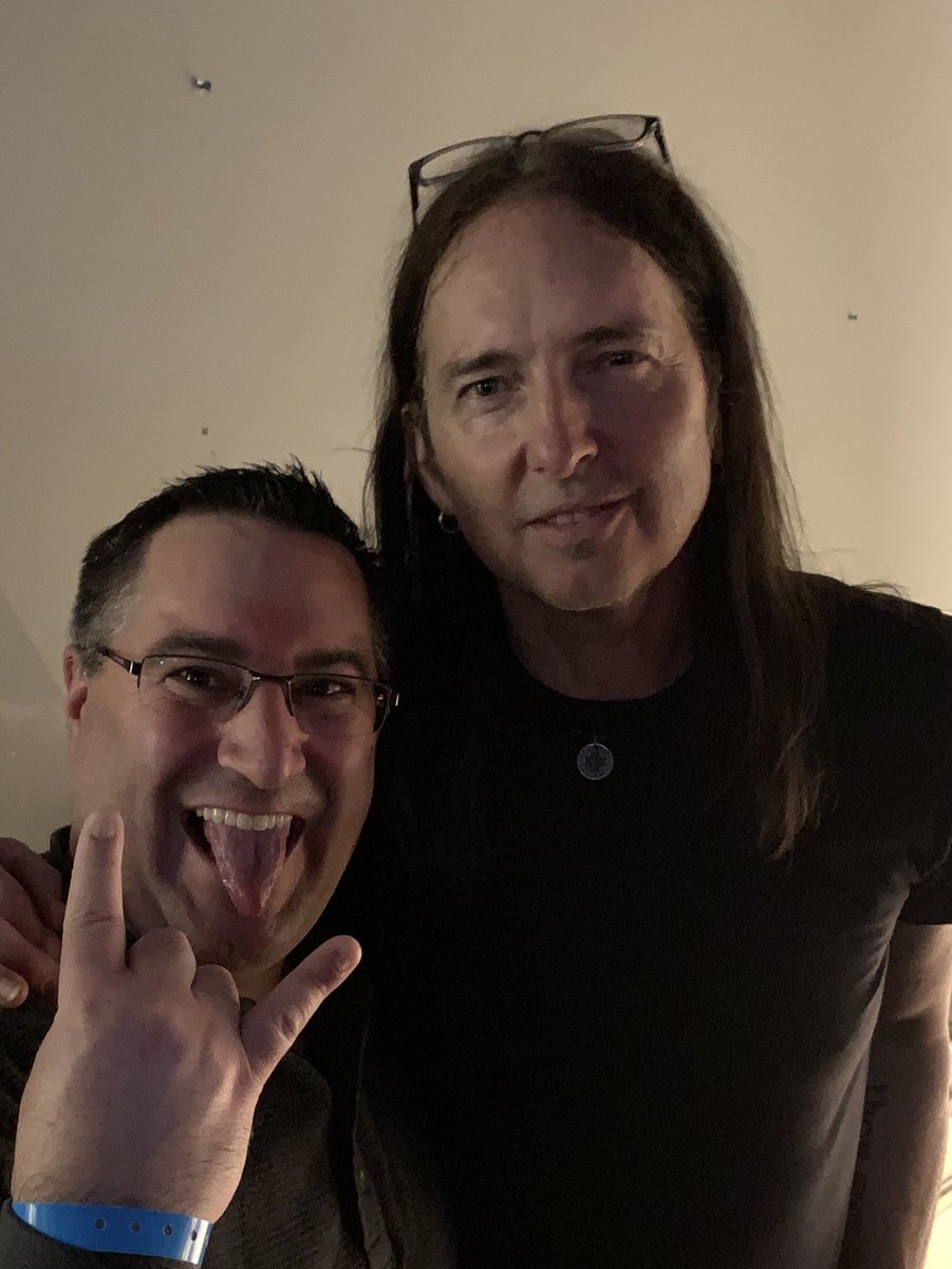 CampStar79's tweet image. Thank you ⁦@DamonJOfficial⁩ for putting on such an awesome show tonight ⁦@GreasyLuckNB⁩ song of the night was definitely #LeaveItAllBehind - please come back soon. And thanks for meeting up after the show. You couldn’t have been cooler #2Studs