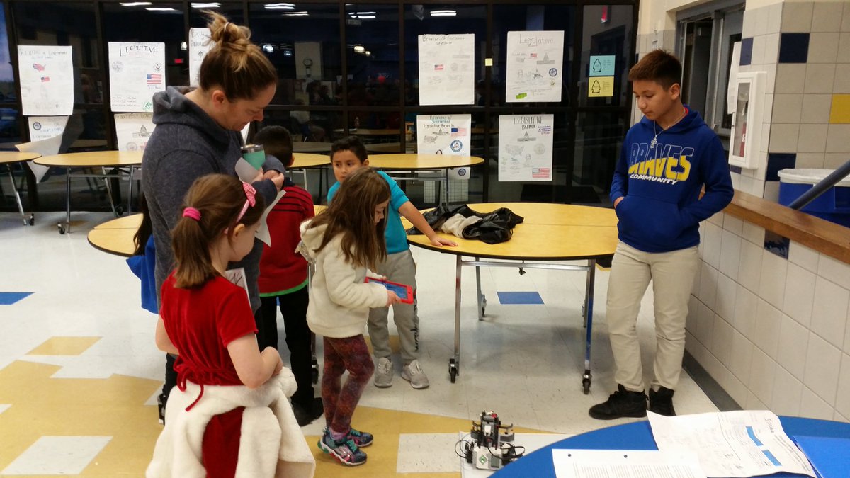 HamidaySimmons's tweet photo. Spear Gears mentoring their passion for bots at GT Showcase tonight. #EMSBraves #BraveNation https://t.co/ACI1JHt2FK