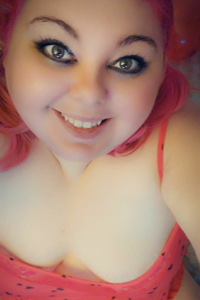 BBWGODDESS7's tweet photo. @TheBBWBible https://t.co/mQMe3lZckW only a few things on there now mainly want the lush but I accept amaz email giftcards to buy items send to fuschiastarr@yahoo.com  #spoilme #bbw https://t.co/yjiFcBtTTG