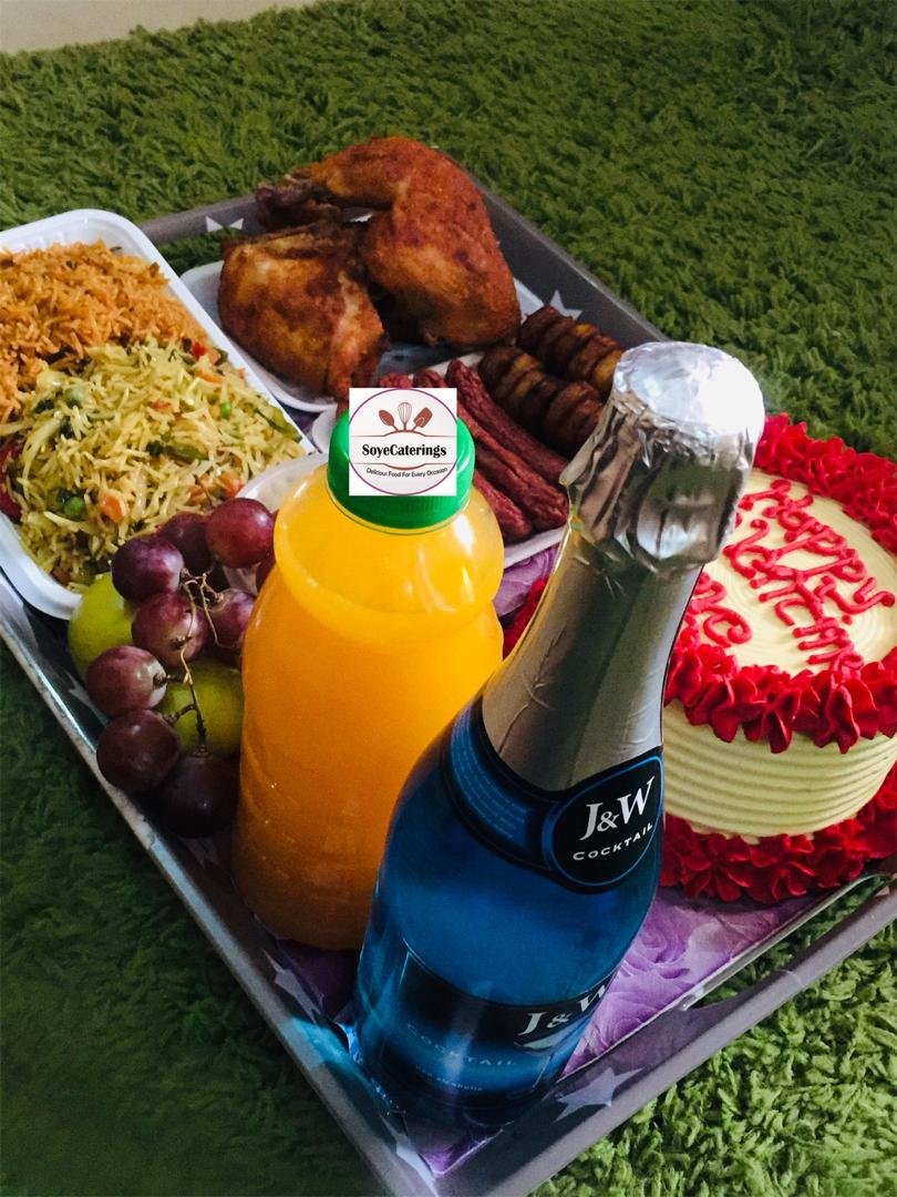 soyecaterings's tweet photo. Good morning.

I hope you had an awesome night. 

So here's a gentle reminder I make all kind of foods in bowls, trays, packs, bulk office lunch, and I also cater to events. 

Please tell a friend to tell someone about Lagos food vendor.

07066231778 https://t.co/A5zP6gjmGb