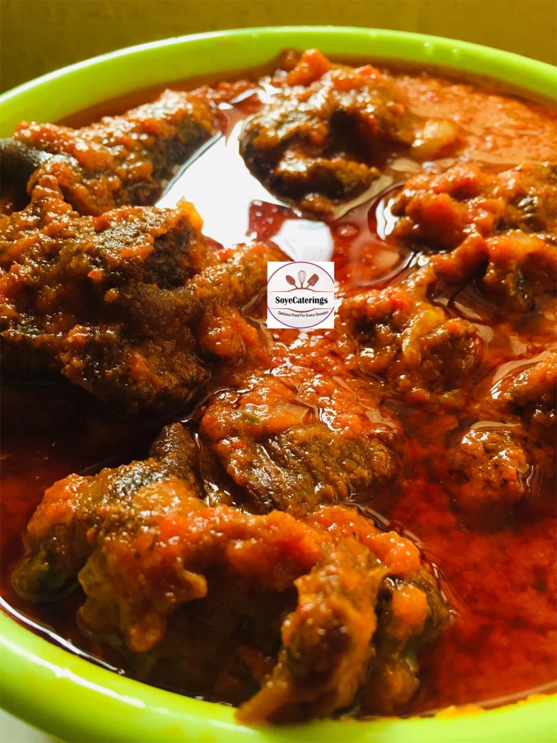 soyecaterings's tweet photo. Good morning.

I hope you had an awesome night. 

So here's a gentle reminder I make all kind of foods in bowls, trays, packs, bulk office lunch, and I also cater to events. 

Please tell a friend to tell someone about Lagos food vendor.

07066231778 https://t.co/A5zP6gjmGb