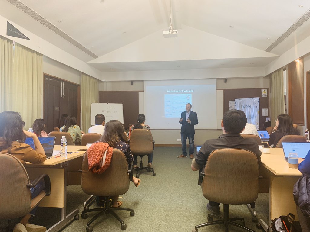 #DigitalinmyDNA <a href="/wisdomsingh/">Hitesh Motwani - Digital Marketing & AI Coach</a> gives gyaan about Twitter #MLLintasGroup