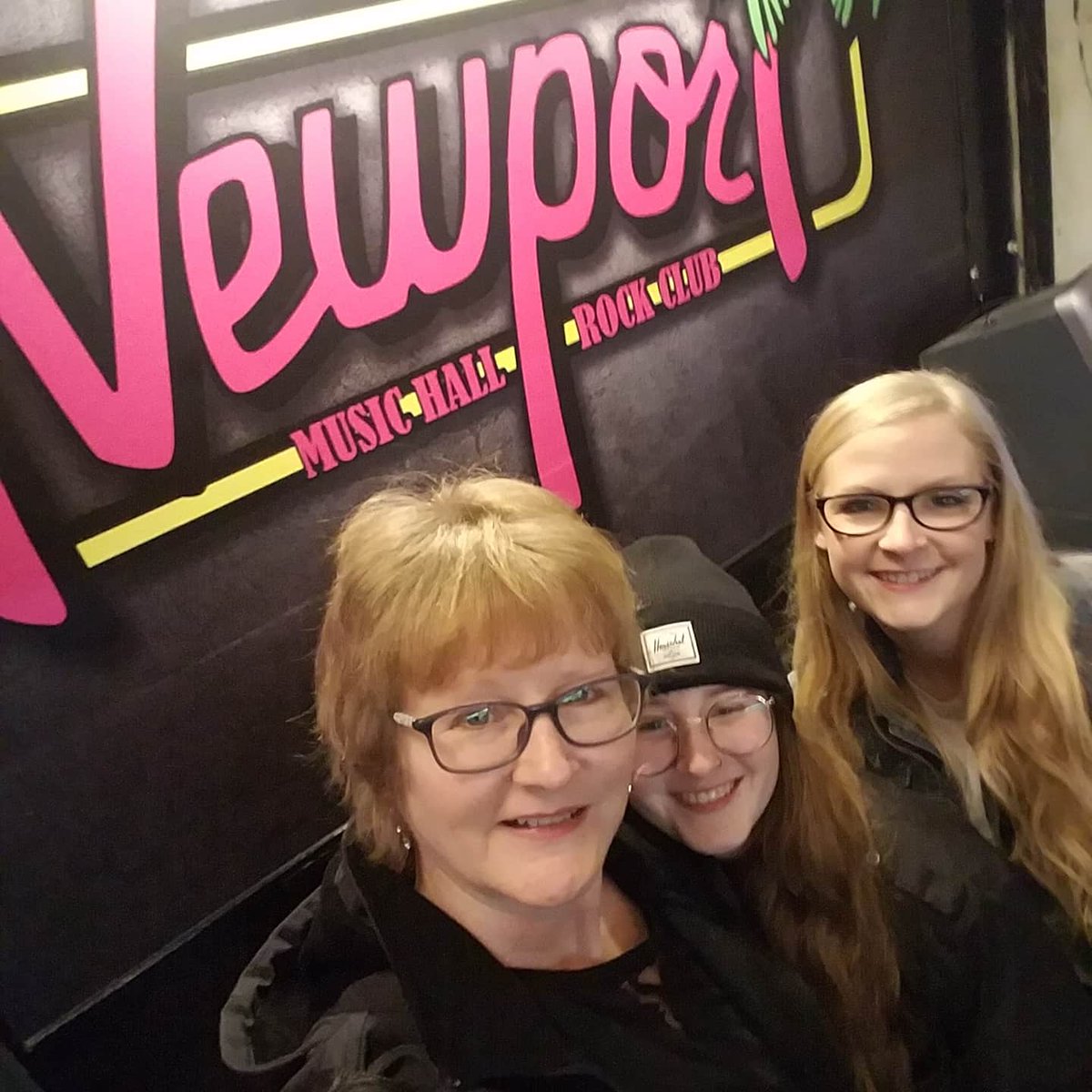 sfuhs03's tweet photo. -Head, shoulders, knees, toes
Look alive, it's time to go! #MOVE

Yes! We're finally adding Saint Motel to our long list of concert going fun!🎵 😁🎶🎤
Yeah, let's give it up for #SISTERS 

#SaintMotel #MakingMemories #cbus #Concert #MotherDaughter #Music #DontIgnoreStageIV #MBC https://t.co/cww1KgK6C7