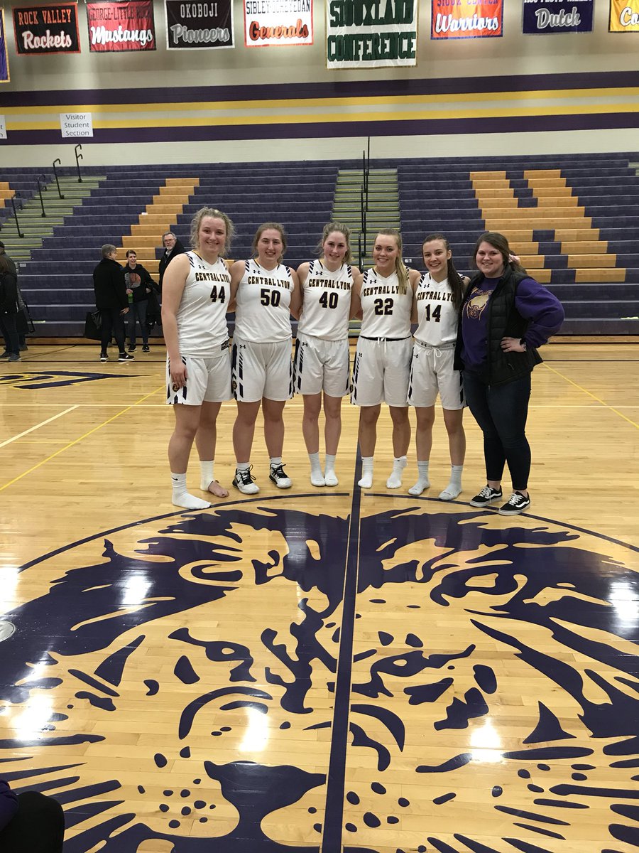 CLGirlsHoops's tweet photo. π¦π Bitter sweet night...Lions get a big win, but sad seeing the seniors play for the last time on their home court. Love these seniors and what they continue to do for this program. Now...letβs get ready for Friday! ππ#onwardlions #keepitroaring https://t.co/28h5LtcpXh