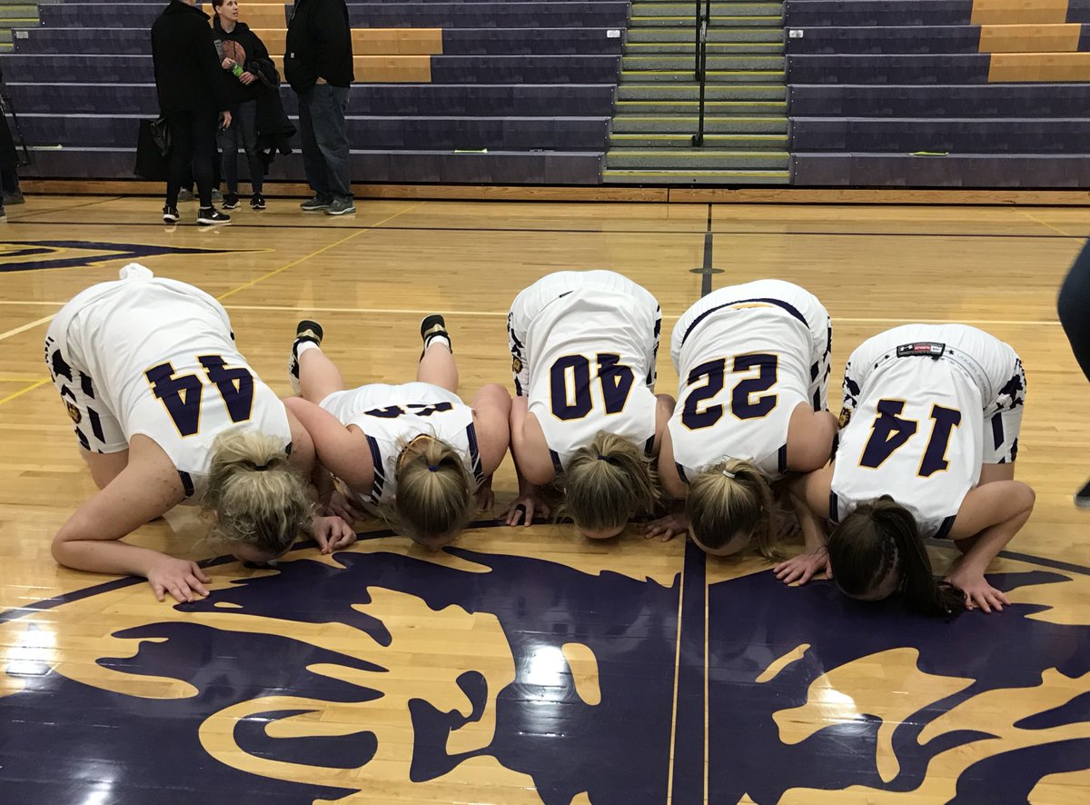 CLGirlsHoops's tweet photo. π¦π Bitter sweet night...Lions get a big win, but sad seeing the seniors play for the last time on their home court. Love these seniors and what they continue to do for this program. Now...letβs get ready for Friday! ππ#onwardlions #keepitroaring https://t.co/28h5LtcpXh