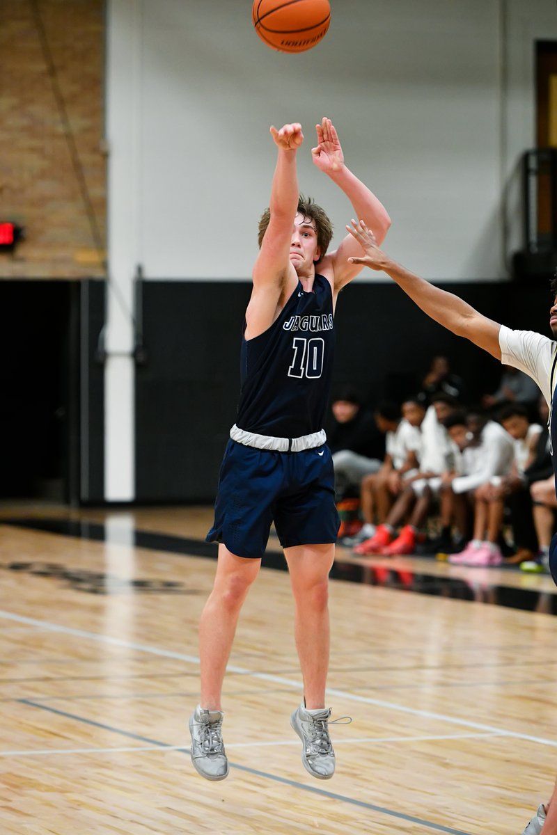 lorenziniphotog's tweet photo. Big night for @GavinGreen2020 of Flower Mound. Besides guiding his team into the playoffs he set two school records tonight (someone correct me if I'm wrong):
1. Most 3 pointers in a game: 12
2. Most 3 pointers in a season: 101
Congrats to a great player! What a night!! https://t.co/2quSft1clt