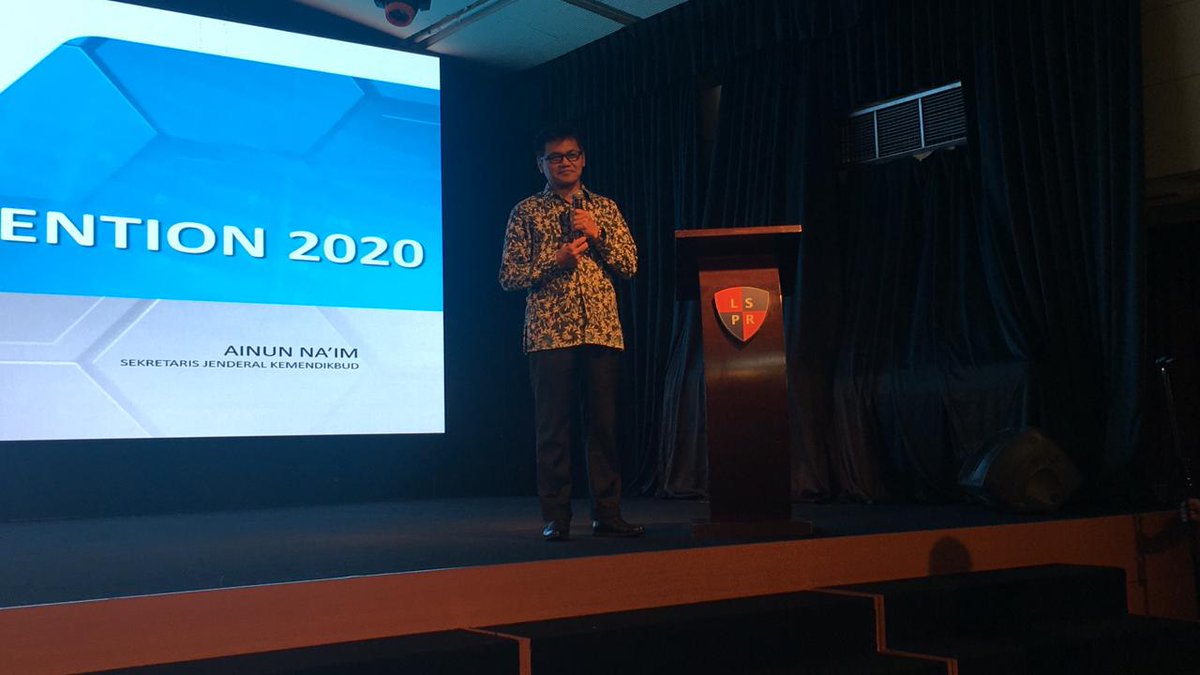 Lecturer Convention of our Member LSPR, at which BritCham renewed and deepened its cooperation agreement. BritCham proudly represented by our Executive Director, Chris Wren. Keynote guest, SecGen Kemendikbud, 
Pak Ainum Na’im