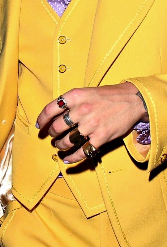 harry's hands (@hesnhands) on Twitter photo 