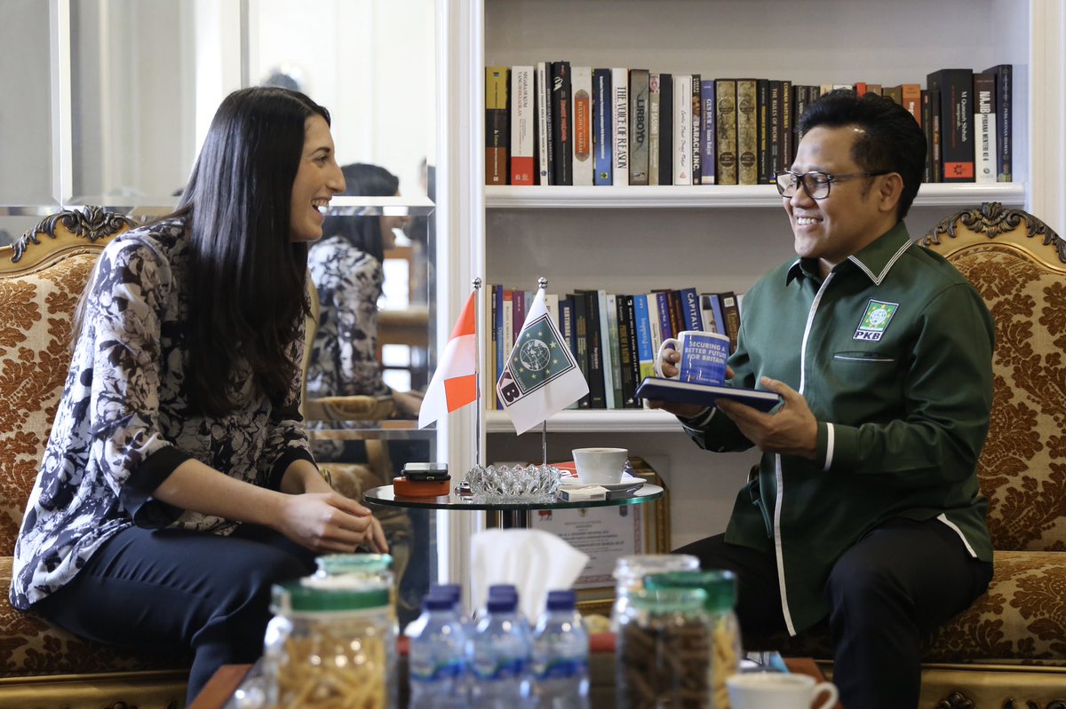 Silahkan diminum mbak..