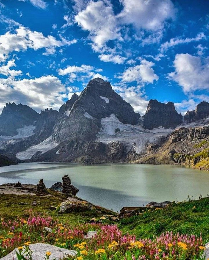tripkardotcom's tweet photo. Beautiful Lakes in Pakistan......

#lakes #Ansu_lake #ALLAH_ho_lake #attabadLake #didipatserLake #mahudadLake #pakistan #nature #IndianArmyButcheringKashmir #WednesdayMotivation #WednesdayWisdom #WednesdayThoughts https://t.co/5ggp2ysCJc