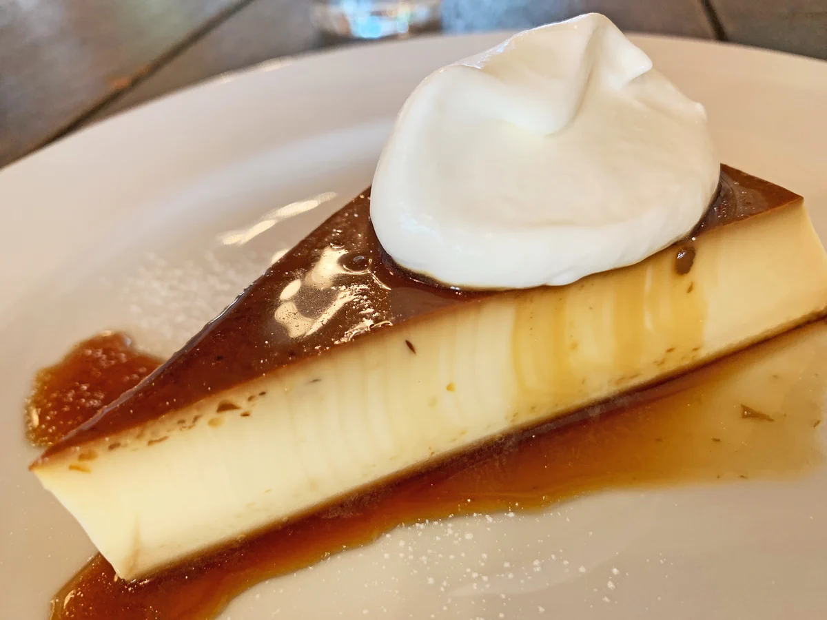 固めが好きな人にオススメ！？固め食感のカスタードプリンを食べられるカフェ！