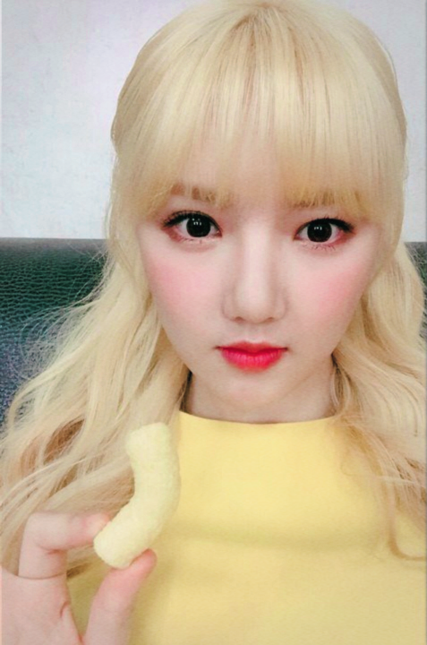 GRDSofficial's tweet photo. [#MAHI] 🦔

Esta niña mostaza hoy les trae un temazo que no se pueden perder. No les voy a mentir, #TXT_MagicIsland es una canción de trolos para trolos, por eso me gusta tanto. https://t.co/s4WlnPe4to