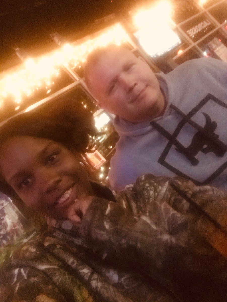 ValakNZozo's tweet photo. Tracey’s ugly date with jake https://t.co/3iO25qdQSP
