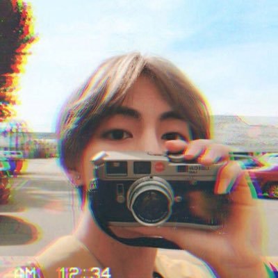 JKanf22's tweet photo. Hi you! #KimTaehyung #BTSV #bts https://t.co/o68yWrM7RP