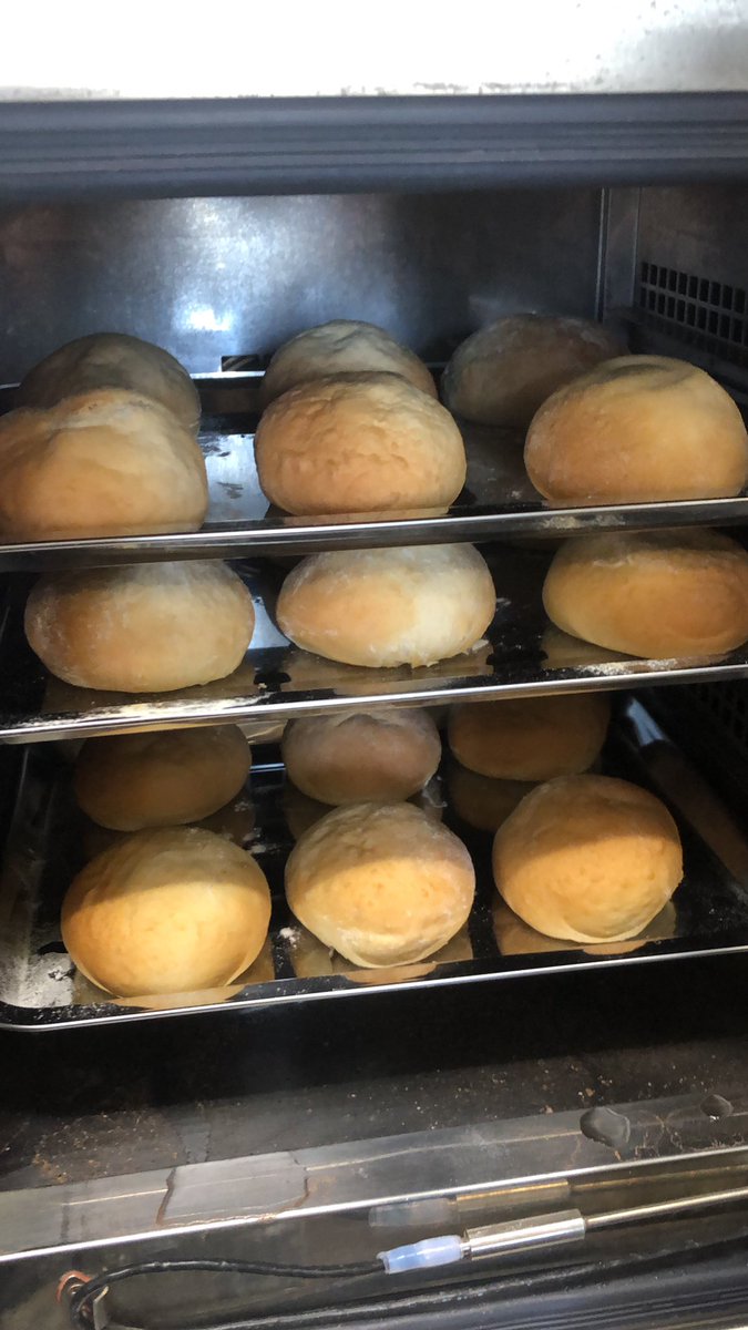 あのパン屋 Twitterissa 落ち着いてくださいw マジで売るものがなくなりましたwww 今焼いているのでちょっとお時間 10分 ぐらい頂きますm M 愛知県豊橋市南大清水町富士見722 3 あの パン屋 売り切れごめん からの 2回戦目 突入 豊橋 大清水 T Co