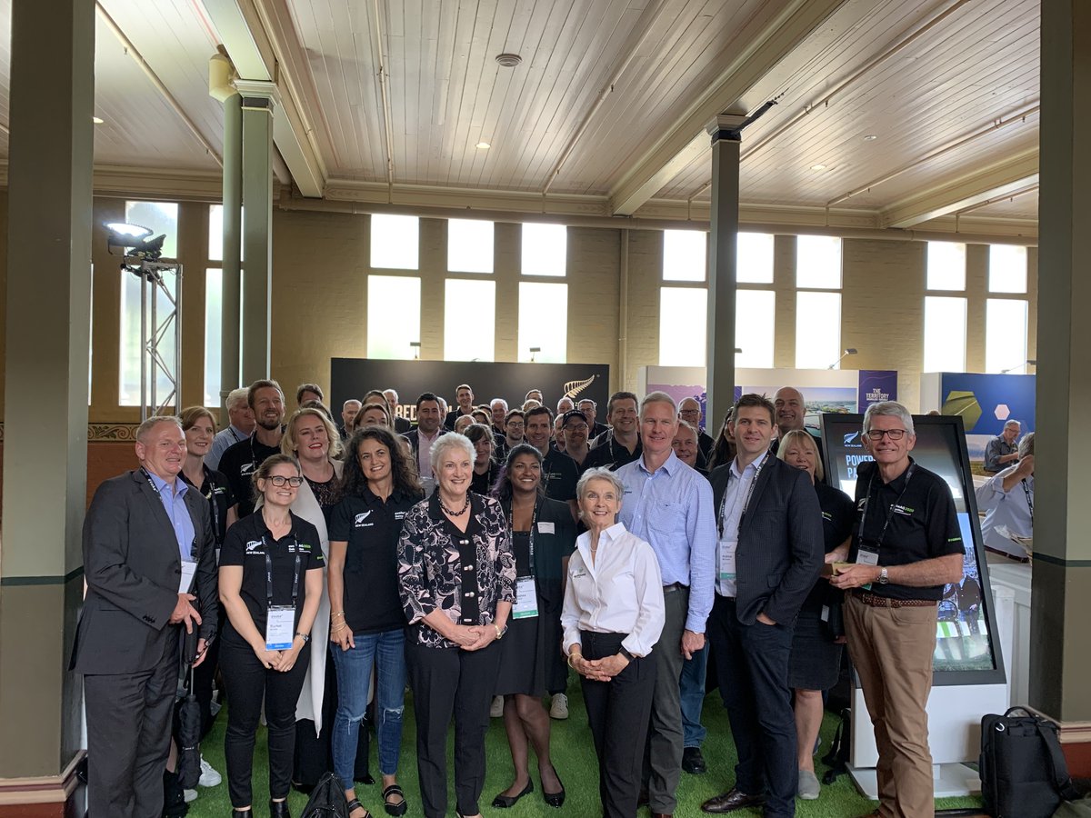 NZTEnews's tweet photo. 🎉That’s a wrap on @evokeAG 2020! Over 70 NZs, thousands of new connections, an #NZTEInvestment breakfast and over 25 sessions attended on #Agritech.

Here’s the NZ team with Dame Annette King. Thanks @callaghannz @MPI_NZ @MBIEgovtnz @MFATgovtNZ

#NZAgritechStory #PoweredByPlace https://t.co/fmj2E6Km1H